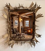 Specchio rustico con pale di daino, perfetto per chalet