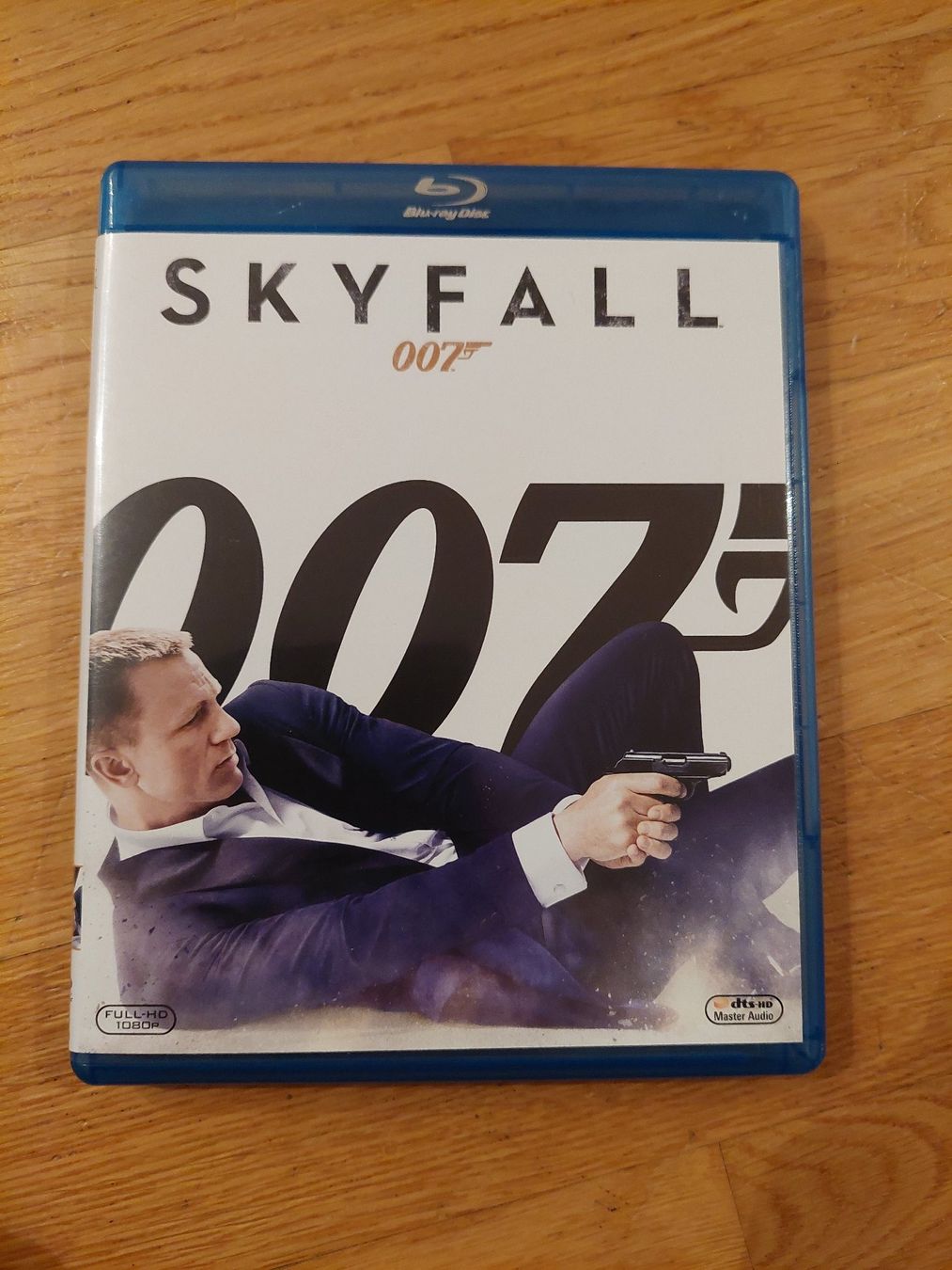 Tous les DVDs: BlueRay 007 - Skyfall Italienisch – D'occasion à Gretzenbach par RedCarGuy
