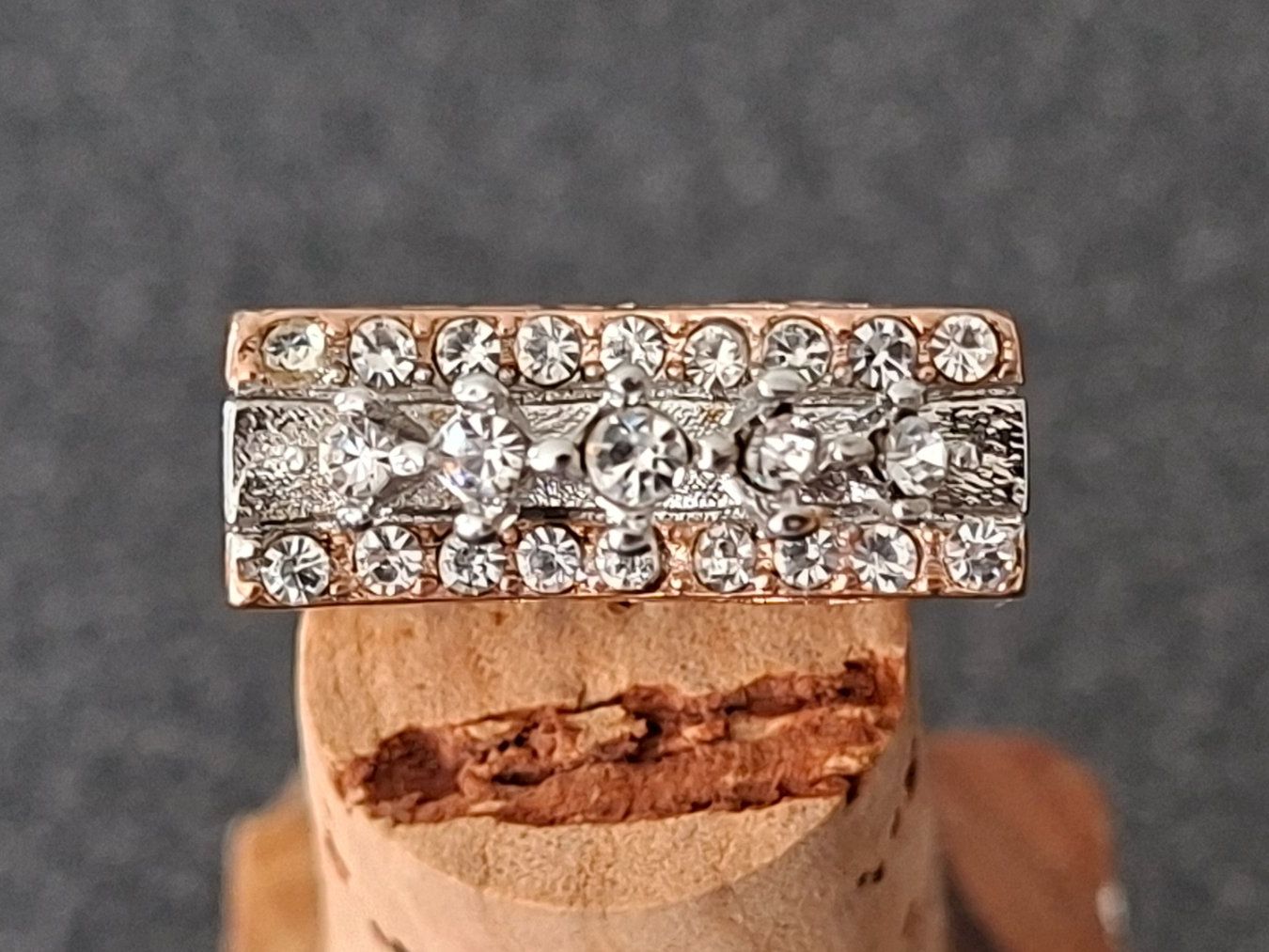 Ringe: Ring mit Steinchen Roségoldoptik Modeschmuck – Gebraucht aus Gattikon von jeansgli