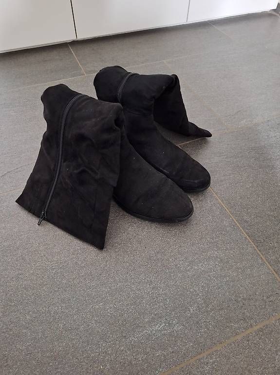 Damenschuhe: Schwarze Stiefel – Gebraucht aus Kaltbrunn von Jasi.2018 2
