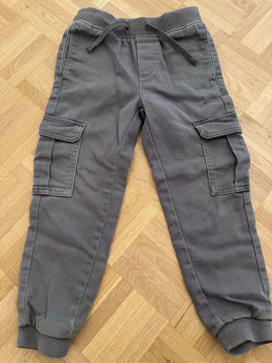 H&M Pantaloni: H&M Cargo Jogger, Gr. 104 – Usato da St. Gallen venduto da kara_24