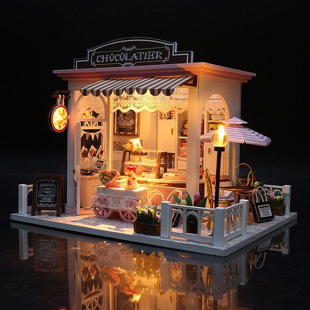 Case e mobili per bambole: Wooden Miniature Dollhouse with LED Light – Nuovo (secondo la descrizione) da Glattbrugg venduto da ann_hy2y 2