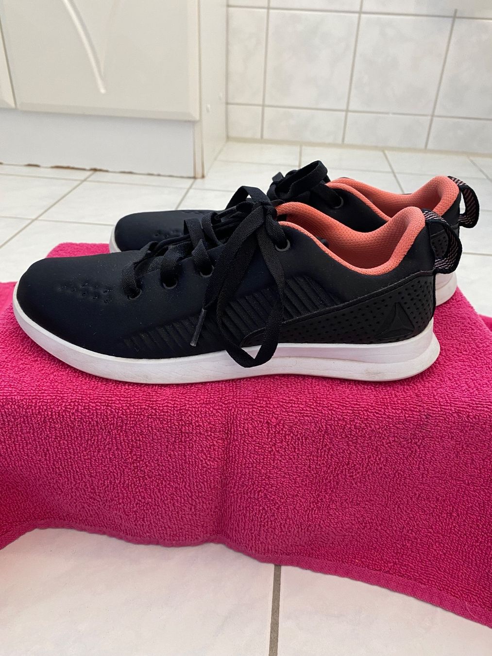Reebok Scarpe da donna: Damen Schuhe gr.38 Reebok – Usato da Pfungen venduto da Sheki56