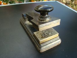 antiker Prägestempel aus Metall massiv Initialen R N vintage