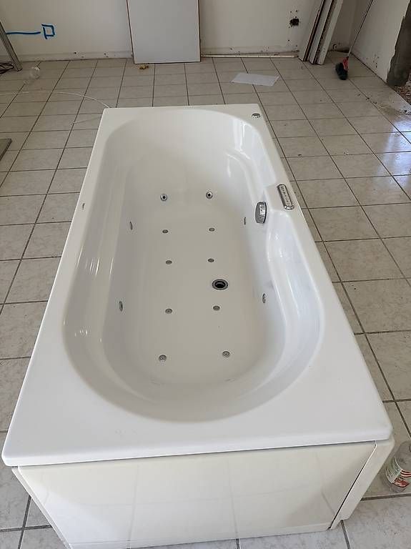 Whirlpool: Vasca idromassaggio – Usato da Frasco venduto da lidio.giottonini 1