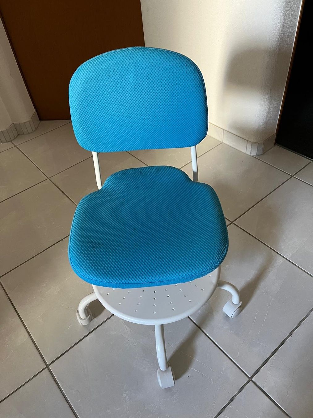 Ikea Schreibtische: Junior-Schreibtisch mit Stuhl 58x128 cm – Gebraucht aus Binningen von FundK 1