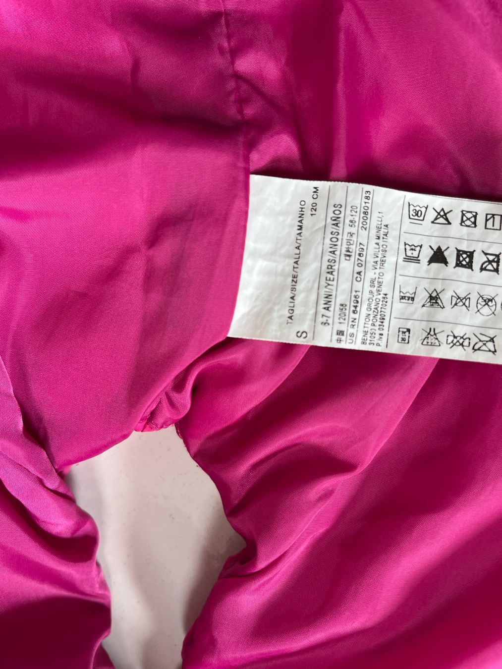 Benetton Sonstige Mädchenkleider: Wattierte Weste mit Kapuze / Benetton / 120cm – Gebraucht aus Oberrieden von mcl_g5vk 2