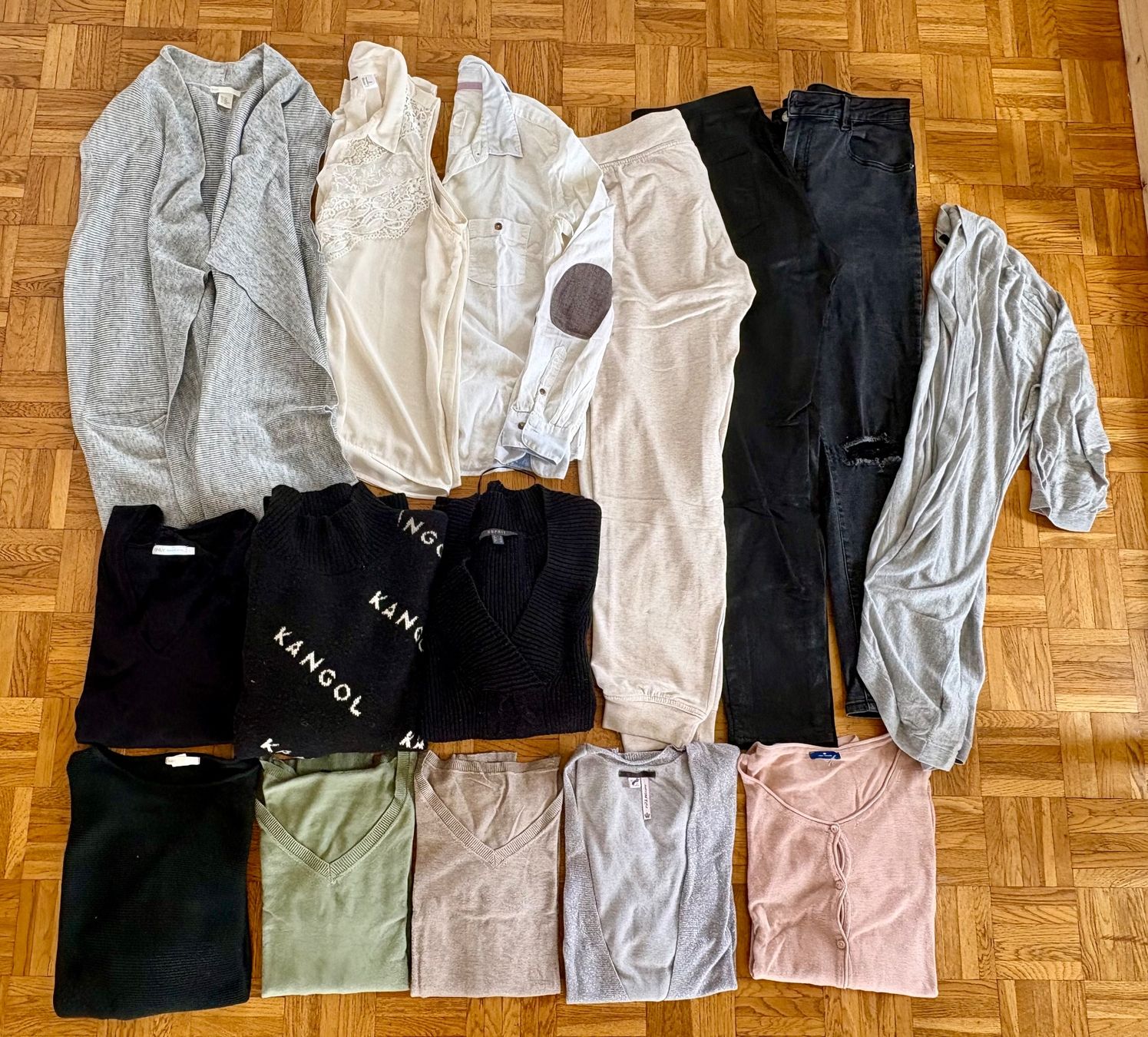 Kleiderpakete: 15- teiluges Kleiderpaket. Hosen, Pullis etc – Gebraucht aus Oetwil an der limmat von Sual