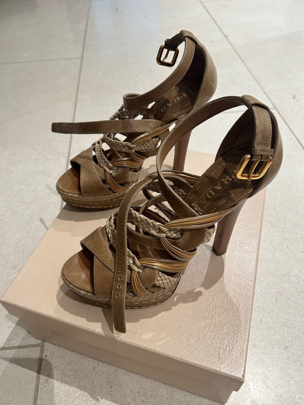 Prada Damenschuhe: Prada High Heel – Gebraucht aus Küsnacht von emch125