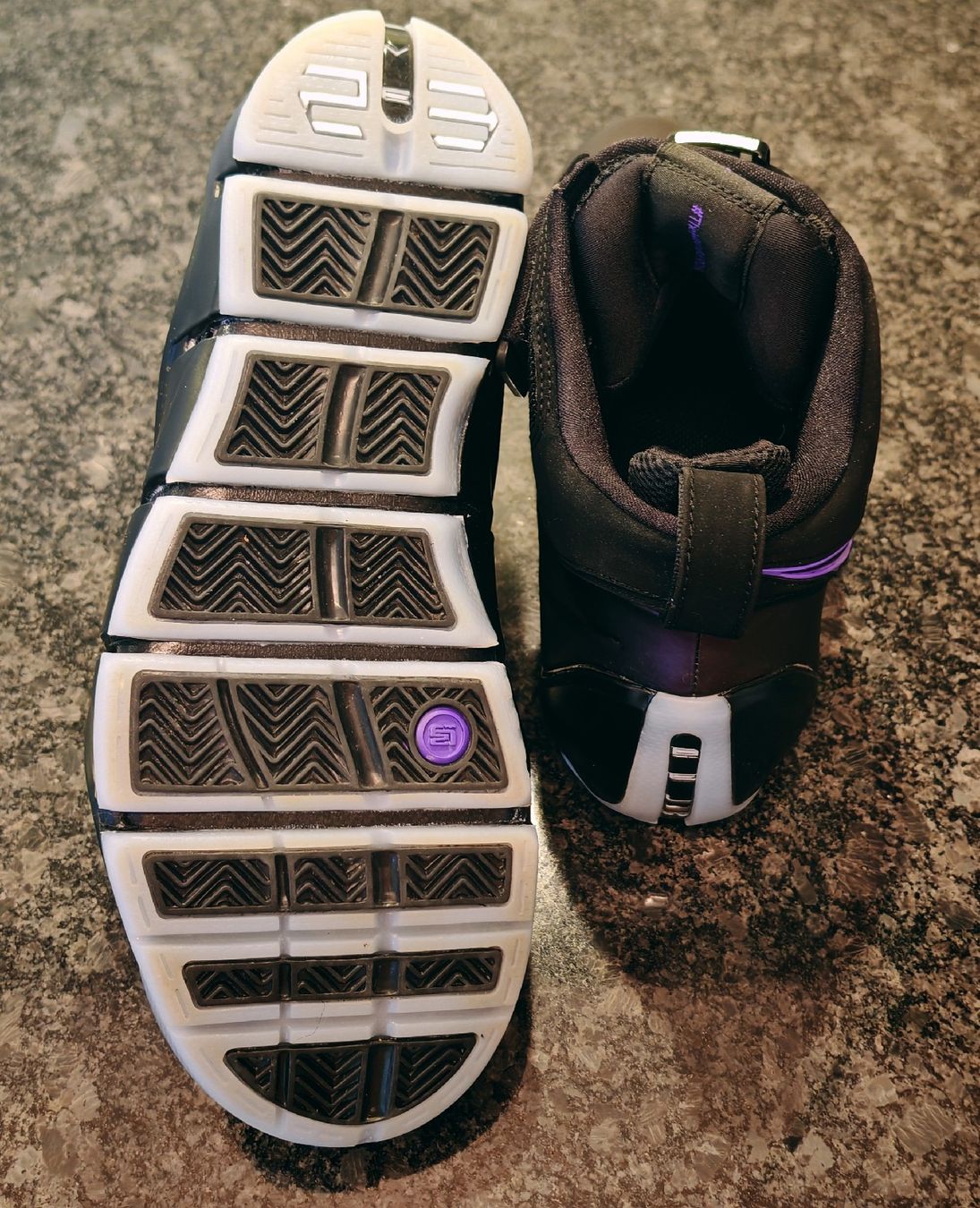 Nike Scarpe da uomo: Nike Lebron 4 – Nuovo (secondo la descrizione) da Cham venduto da jes_vy9d 6