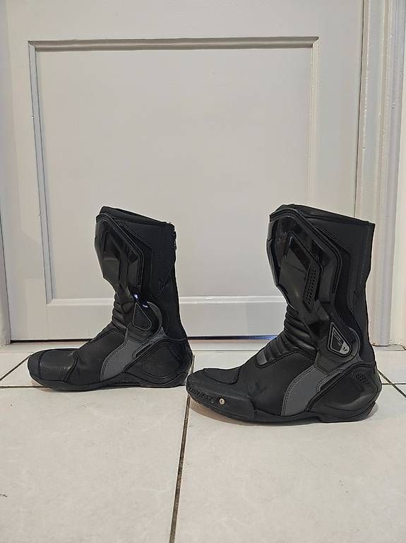 Herrenschuhe: Chaussures de moto DAINESE NEXUS taille 39 – Gebraucht aus Sugiez von eeb_cgf9 1