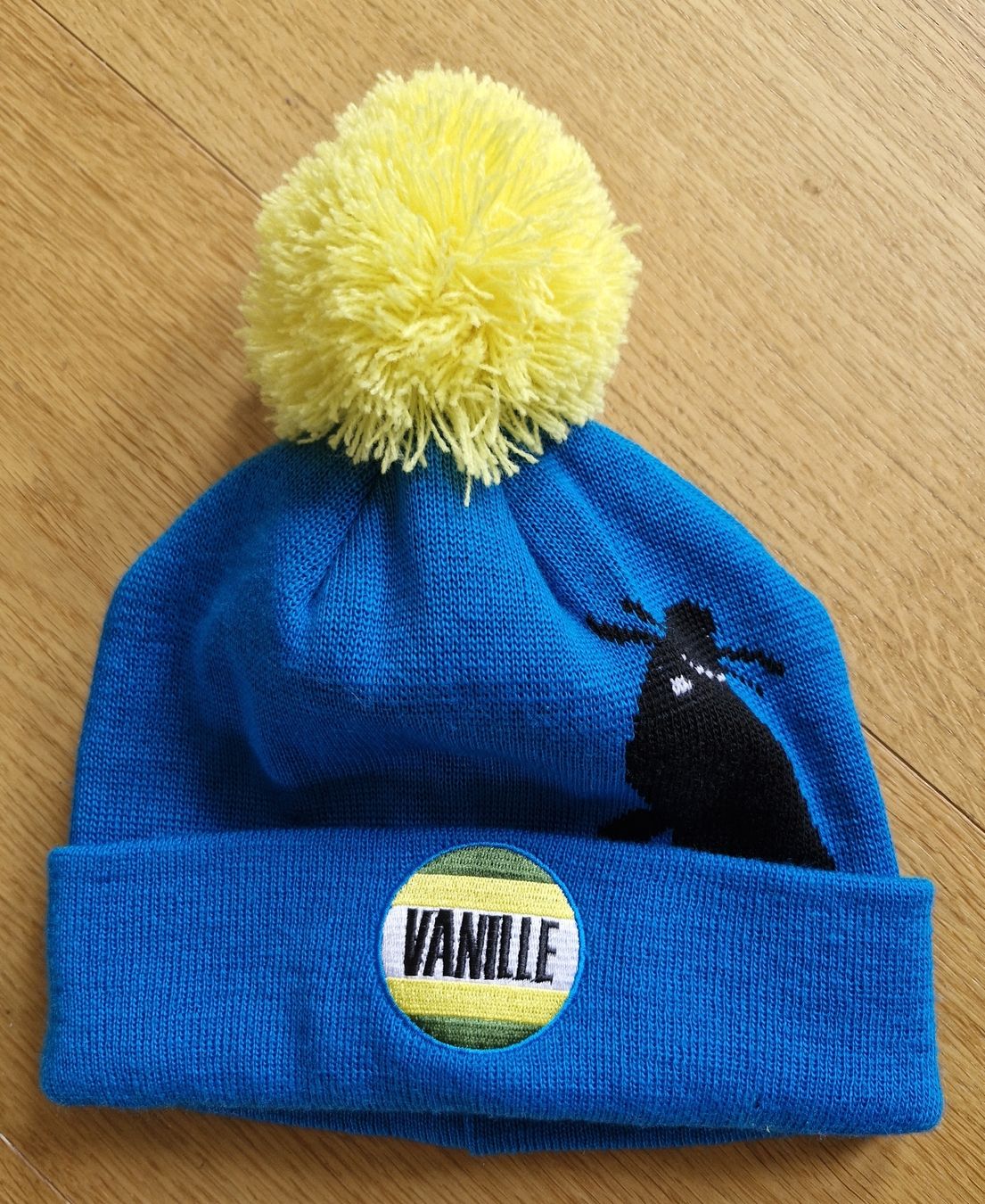 Copricapi, berretti & cappellini: Strickmütze blau mit Logo "Vanille"  – Usato da Thun venduto da rinka3