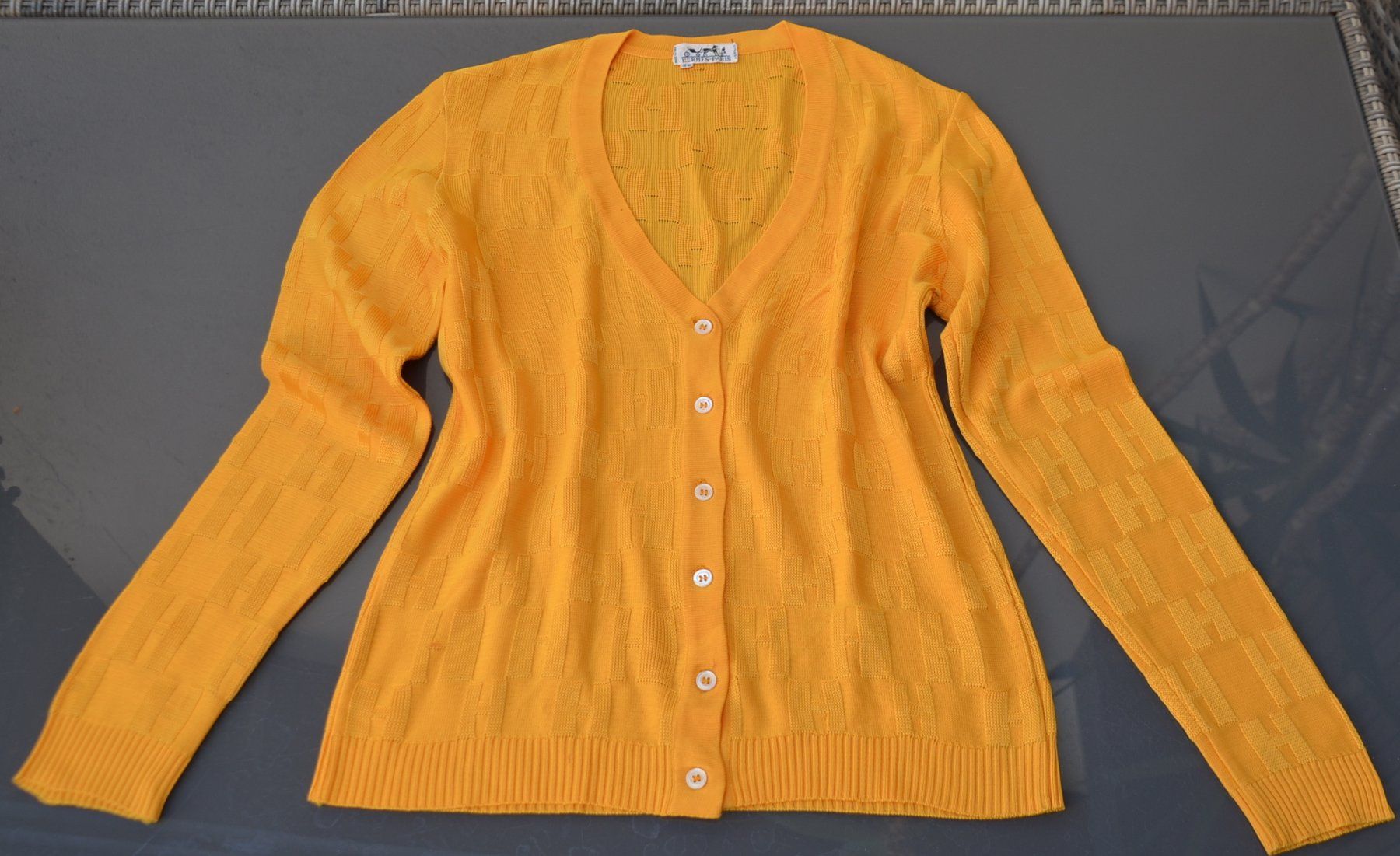 Hermès Maglioni & Felpe: Hermès Cardigan / Strickjacke .38 – Usato da Collonges venduto da Auganien