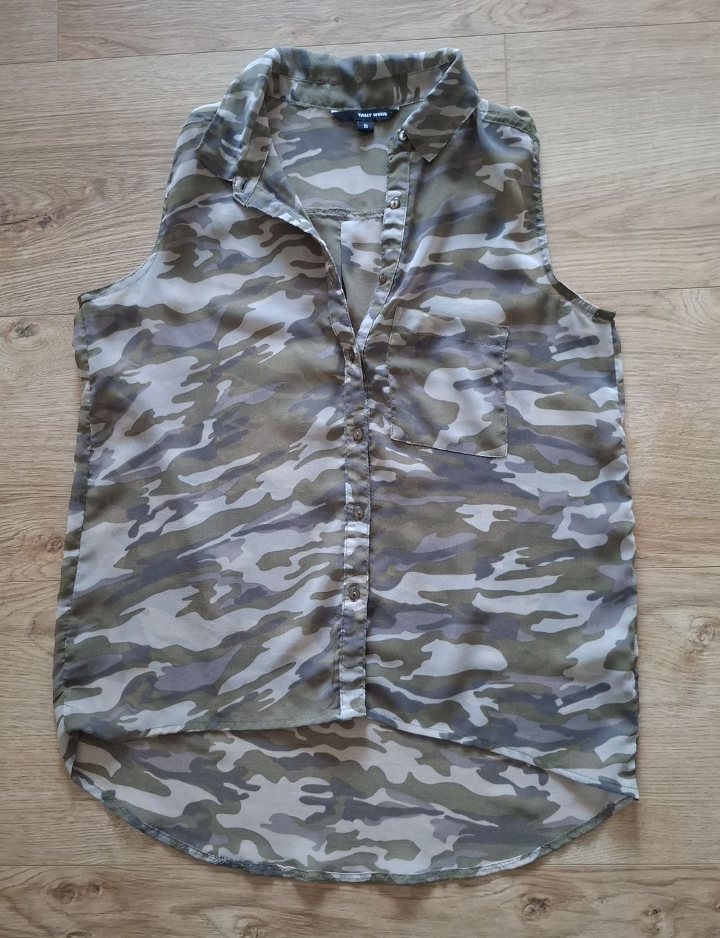 Tally Weijl Camicette: Bluse Militärmuster, Gr. 38 – Usato da Ibach venduto da FlyingFox26