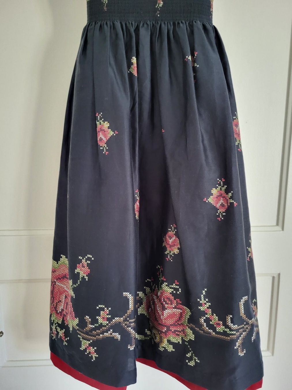 Vestiti: Dirndl mit schwarzer Bluse Gr. 36 – Usato da St.Gallen venduto da Einstein87 4