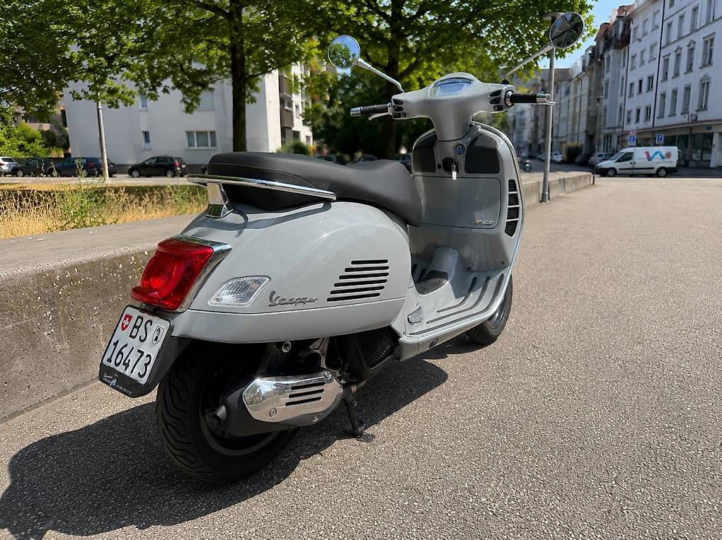 Vespa Scooter: Vespa GTS 125 Super ABS/ASR – Usato da Basel venduto da Aleksandar56 1