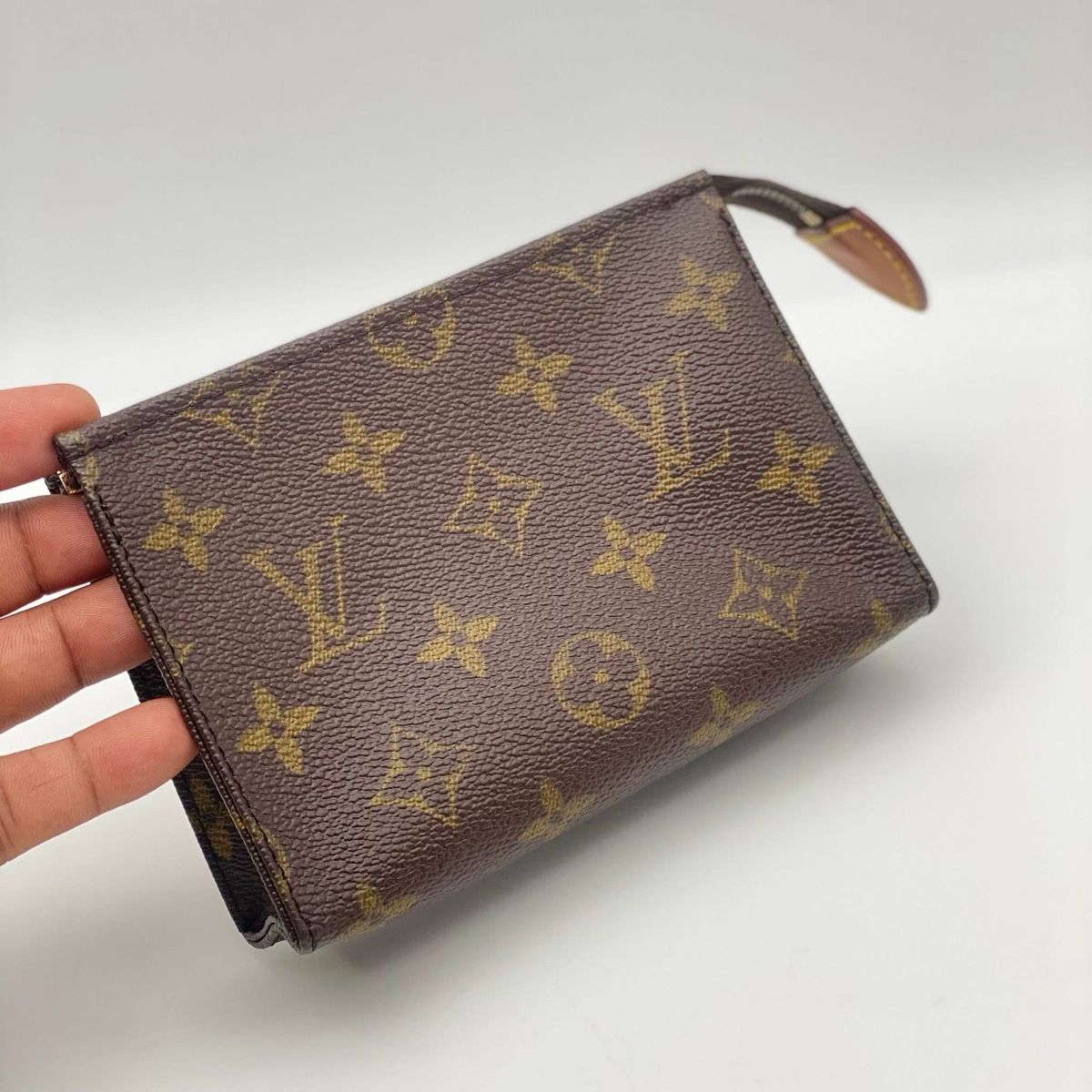 Louis Vuitton Borse: Louis Vuitton Toiletry Pouch 15 cm – Usato da Widnau venduto da Pukpan_99 2