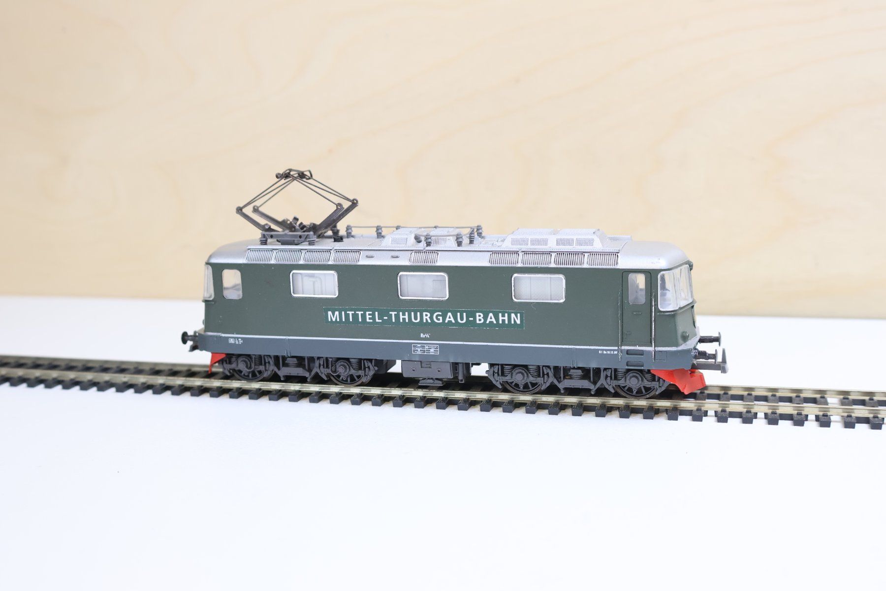 Lima Modelleisenbahnen: Lima SBB Re 4/4 E-Lok - Mittel Thurgau Bahn - H0 DC – Gebraucht aus Winterthur von Monstera 2