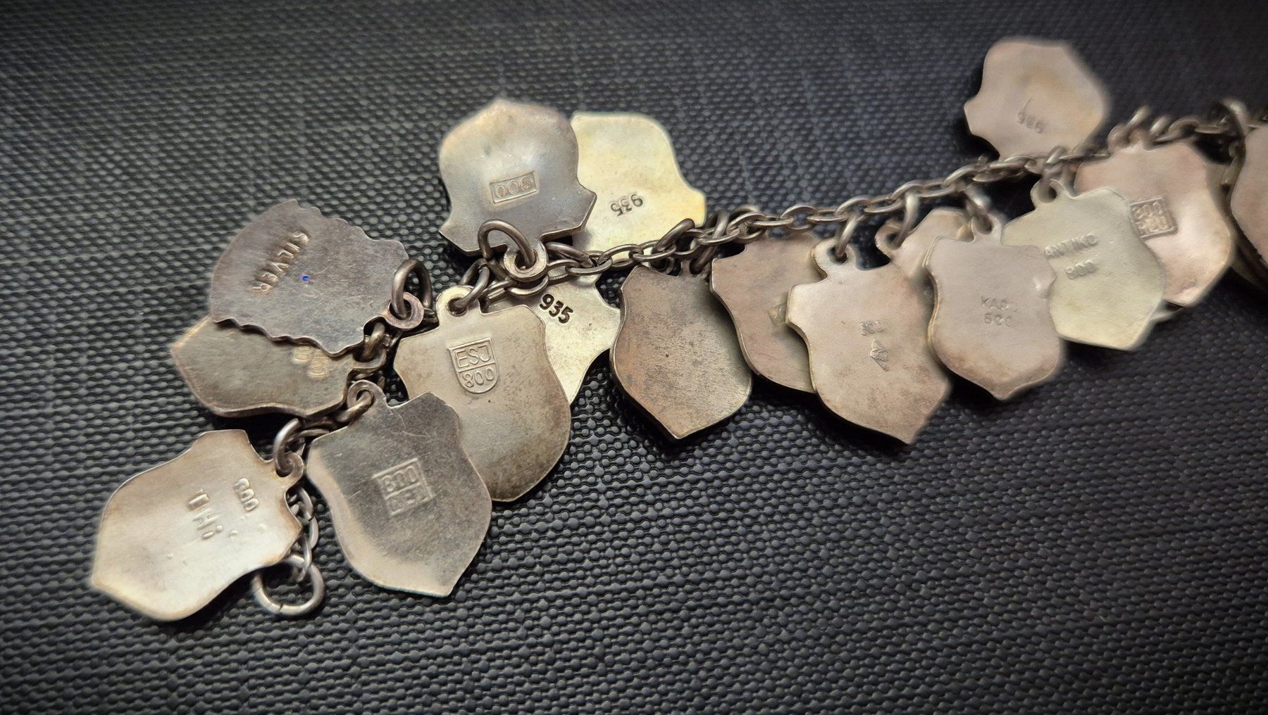 Bracelets: Bettler-Armband mit emaillierten Wappen – D'occasion à Zürich par brinkosos 7