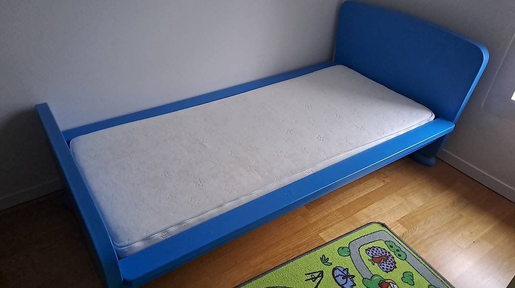 Ikea Betten: A vendre lit mammut bleu – Gebraucht aus Marin-Epagnier von Crac34