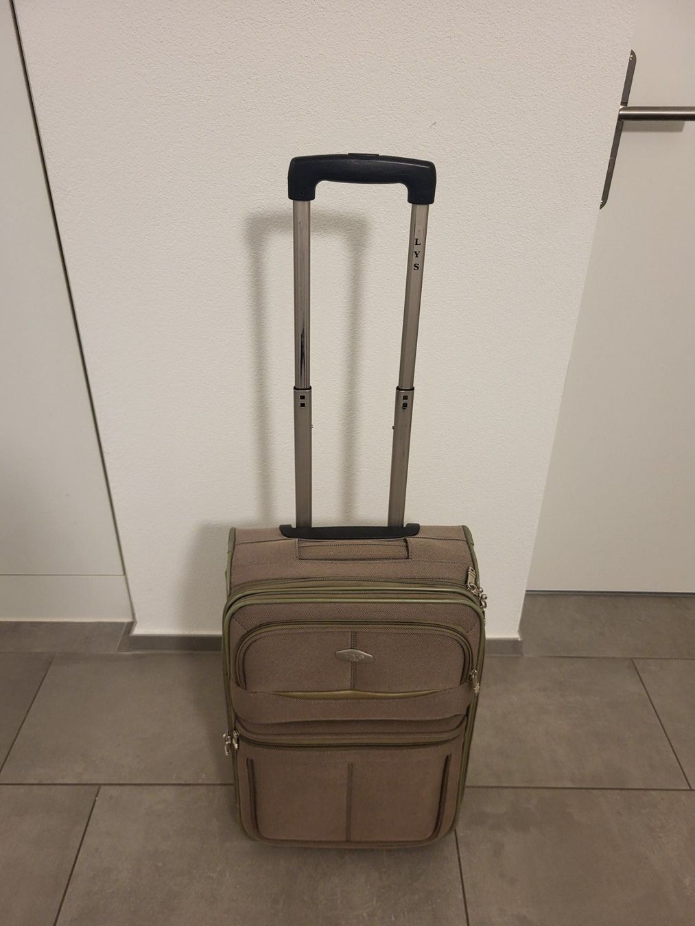 Valigie: LYS Paris Rollkoffer - beige – Usato da Baar venduto da clar6 1