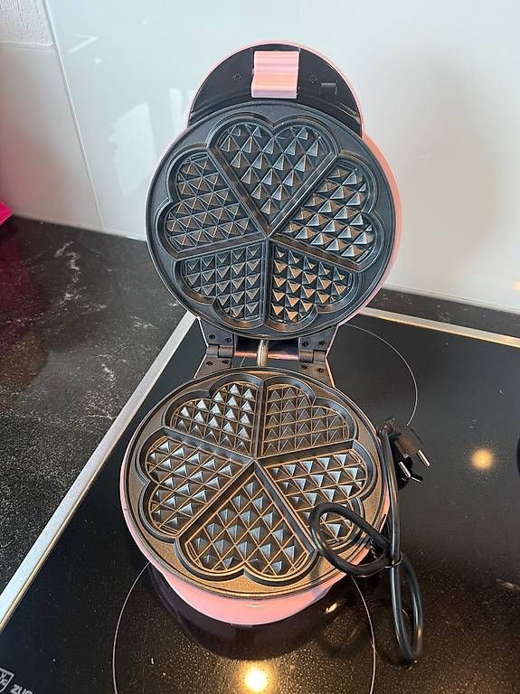 Elettrodomestici da cucina: Waffeleisen mit 4 wechselbaren Backplatten – Usato da Oeschgen venduto da Ebeck01 1