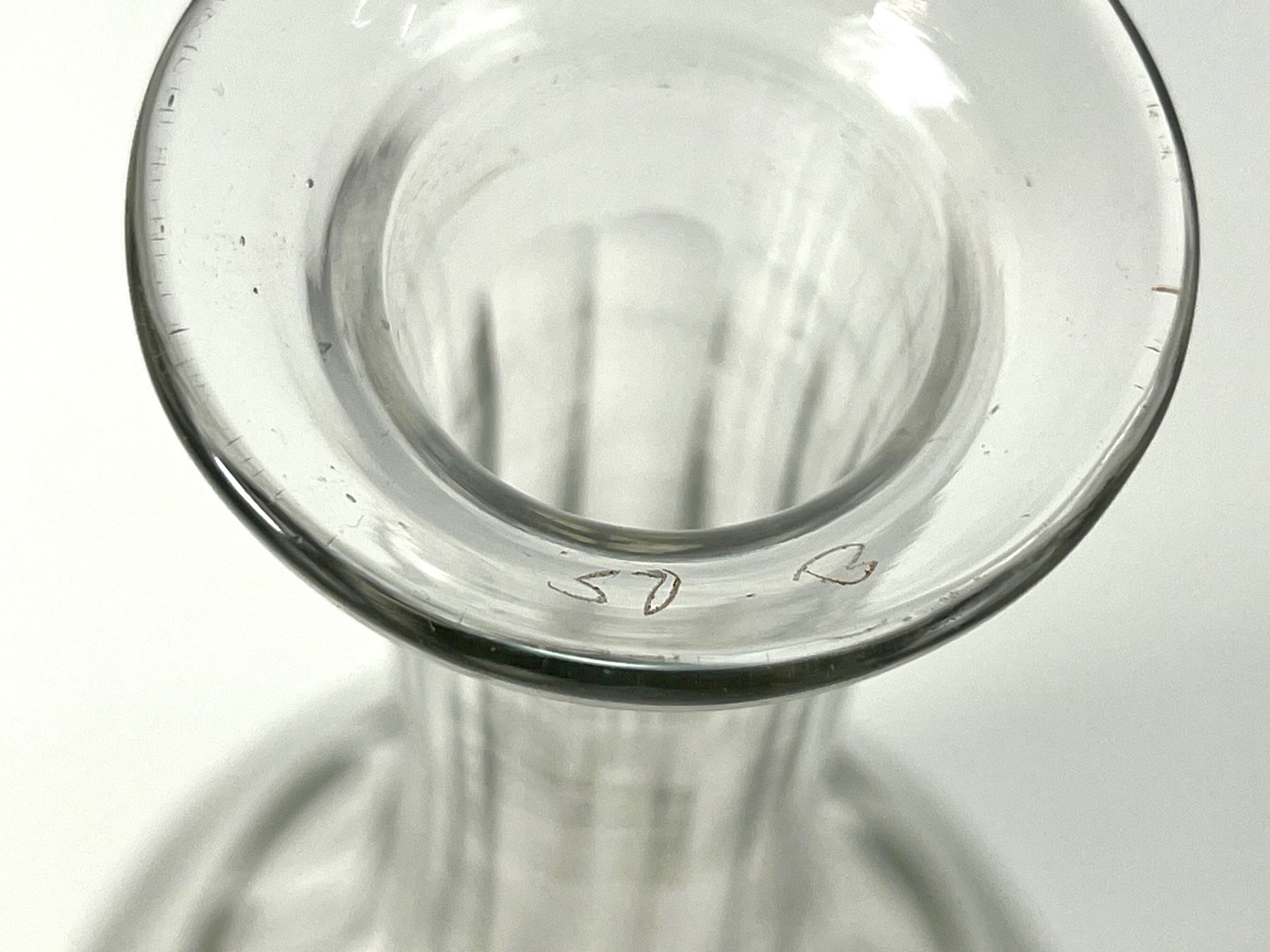 Caraffe: Glas Karaffe mit einem spitzen Stopfen ca 37 cm Höhe – Usato da Zürich venduto da Arche_Brockenhaus 4