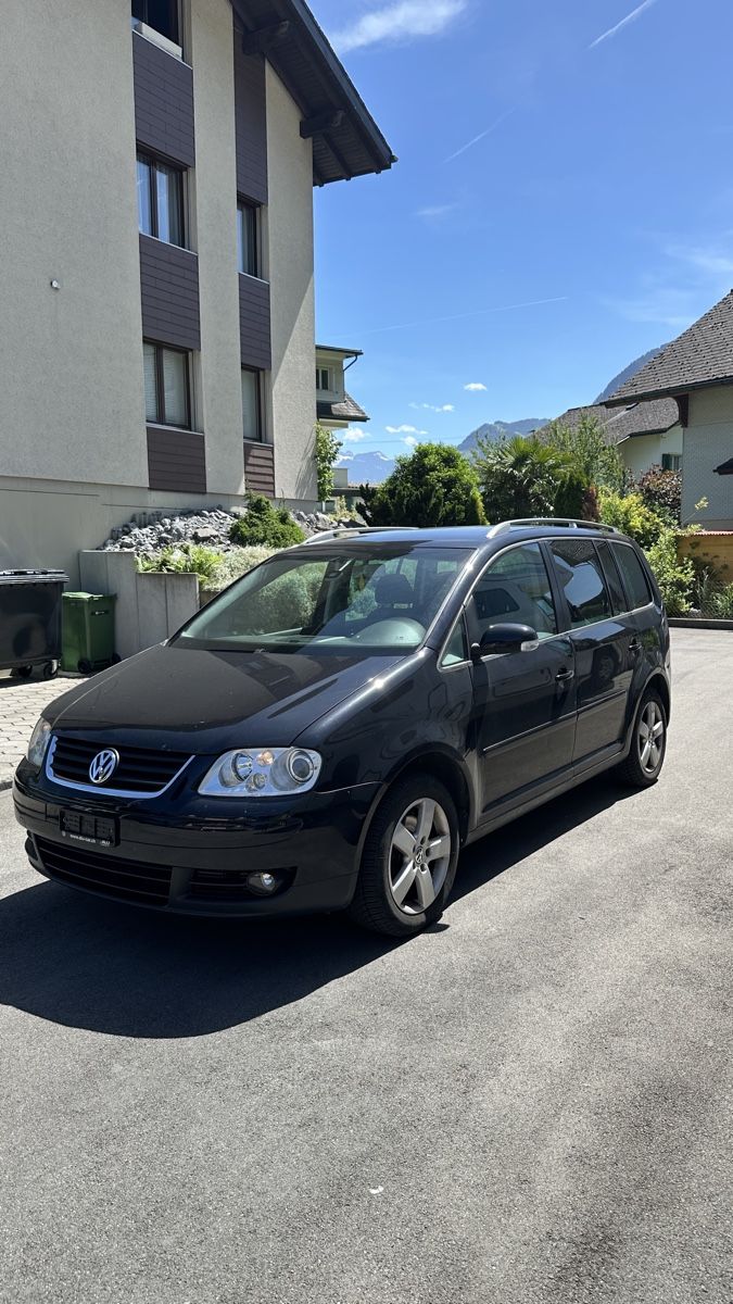 VW Automobili: VW Touran 2.0TDI  – Usato da Ennetbürgen venduto da mausyf123