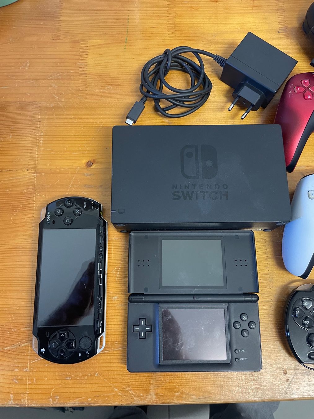 Nintendo Controller: Diverse Nintendo SwitchPS PSP Zubehör Unkontrolliert – Gebraucht aus Dällikon von buyandbehappy 3