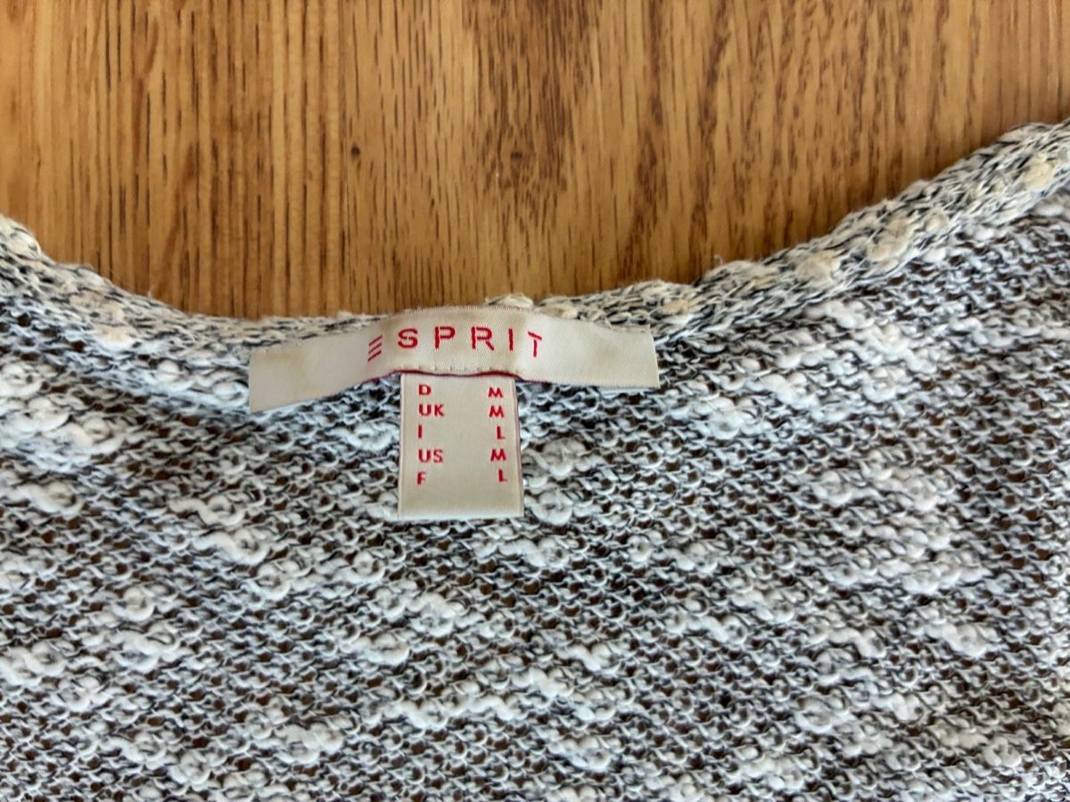 Esprit Lotti di vestiti: Strickjacken Set Esprit  – Usato da Rotkreuz venduto da ZG6343 1