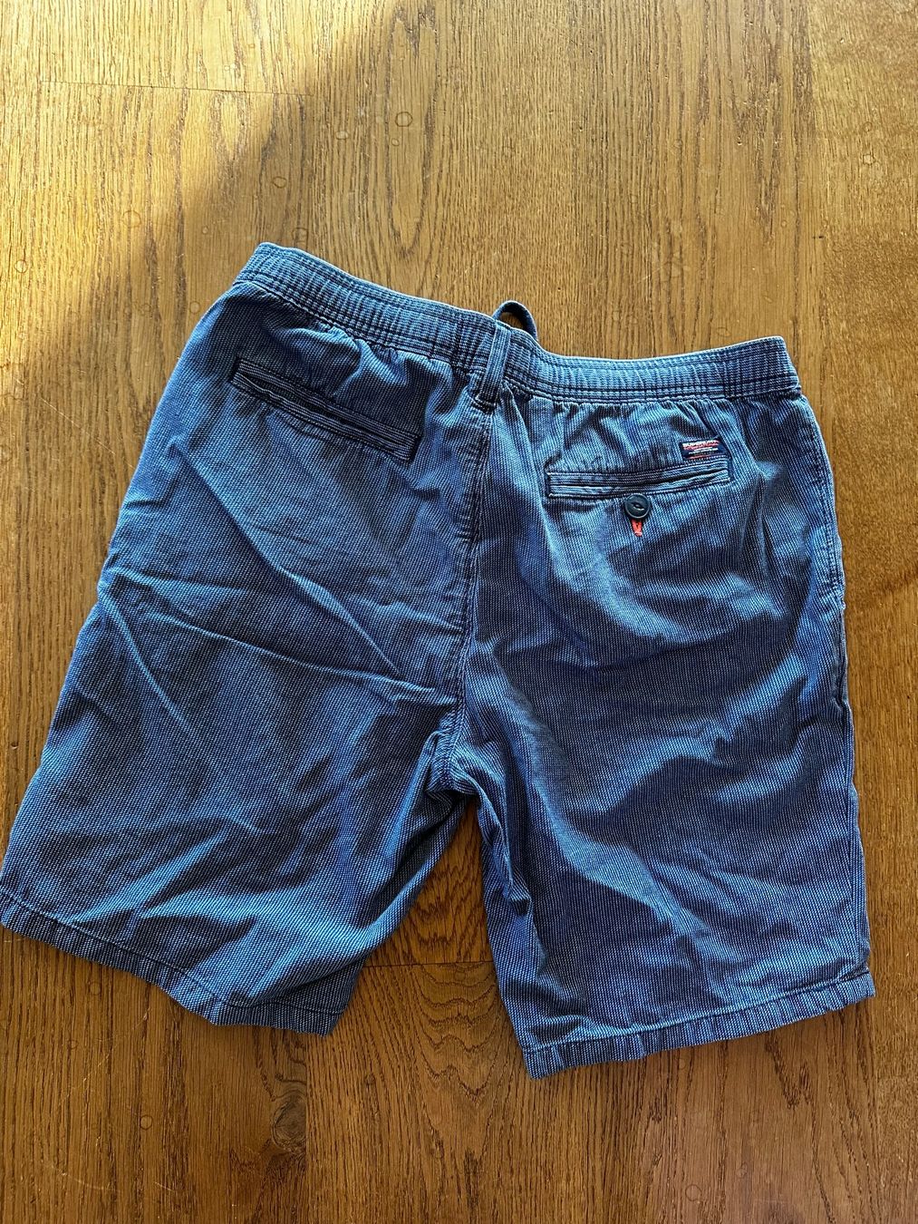 Superdry Pantaloni: Shorts Superdry  Grösse 31W – Usato da Niederbüren venduto da Hudi_1974 1
