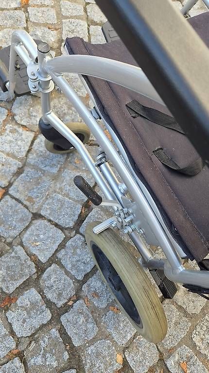 Sedie a rotelle: Fauteuil roulant pliable L – Usato da lausanne venduto da Pourvousservir 1