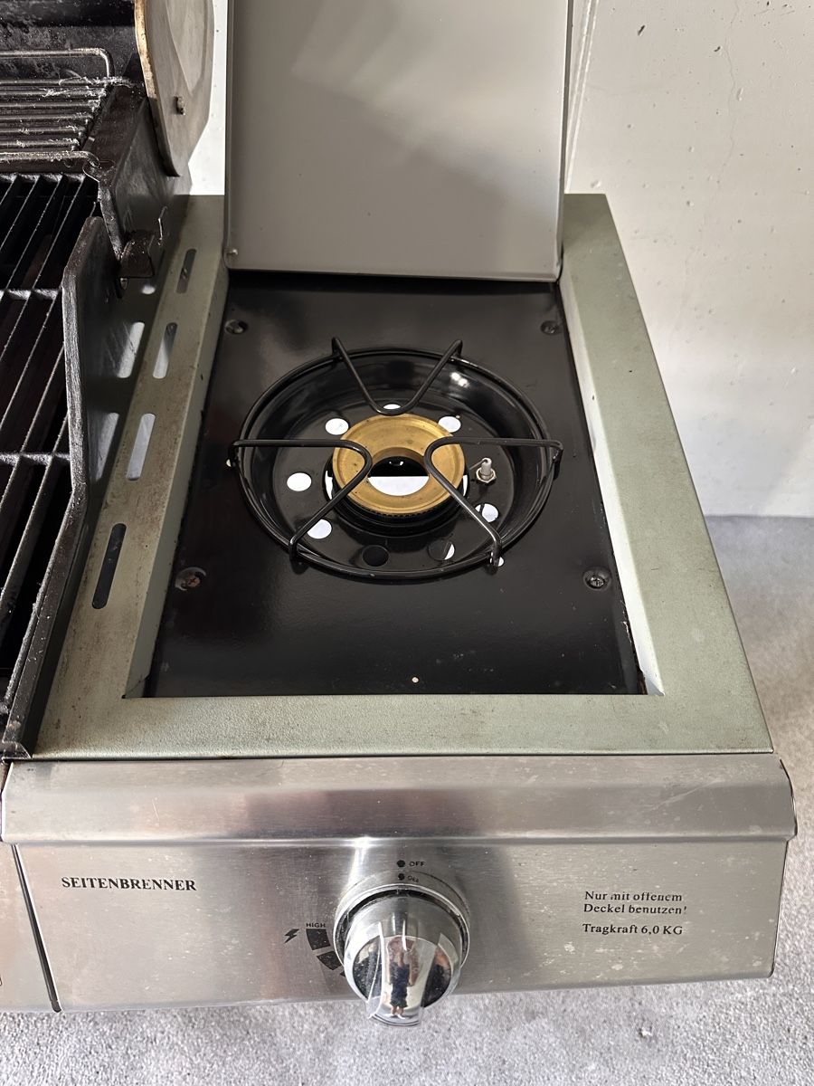 Grills: Edelstahl-Grill mit Email-Grillrost – Gebraucht aus Lachen SZ von neuerDeal 2