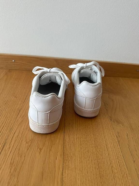 Nike Scarpe da donna: Nike Schuhe weiss – Usato da Wallisellen venduto da Michelle06 2