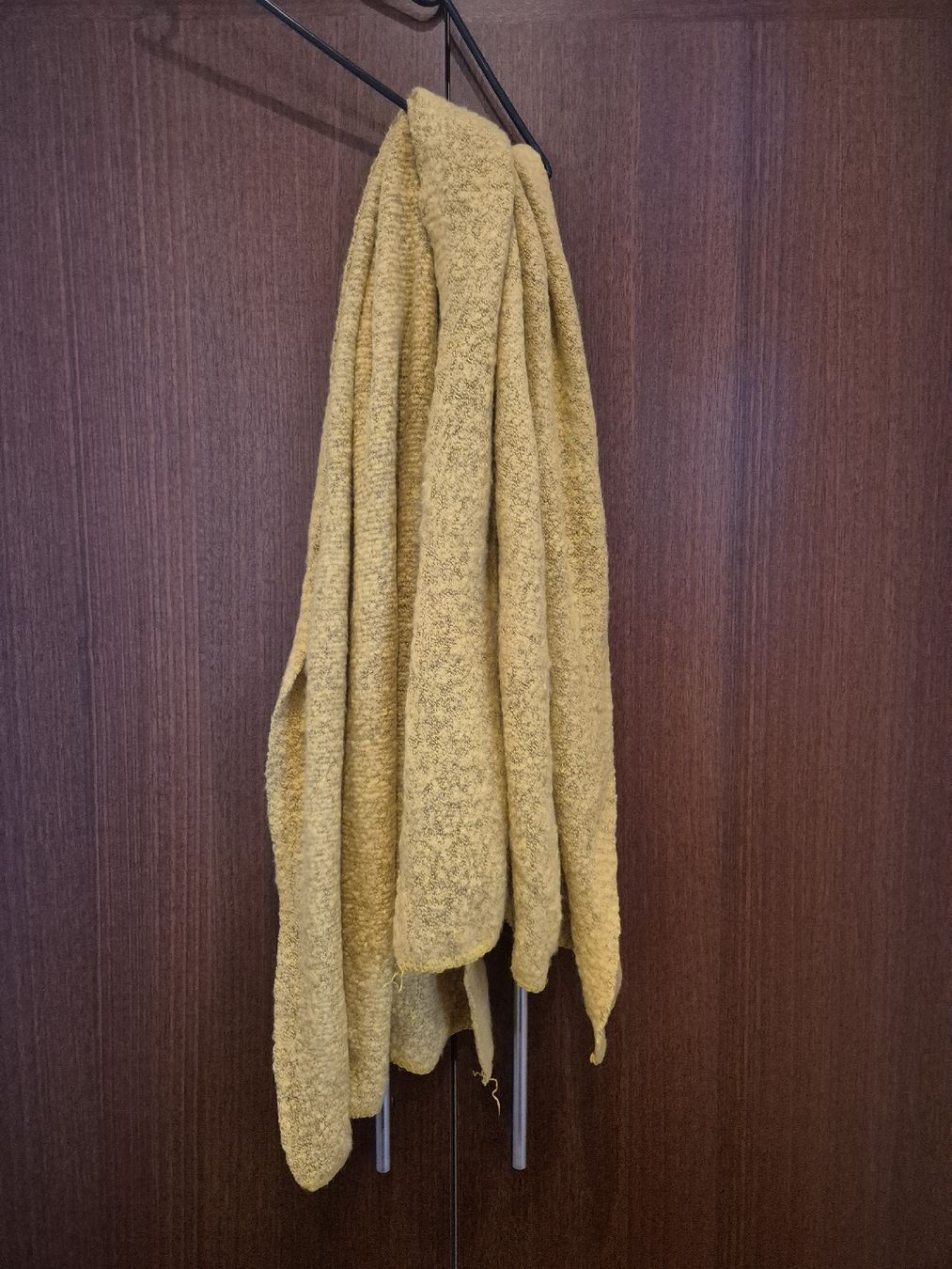 Foulard & Sciarpe: Warmer, gelber Schal – Usato da Romanshorn venduto da Enilec02