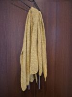 Warmer, gelber Schal