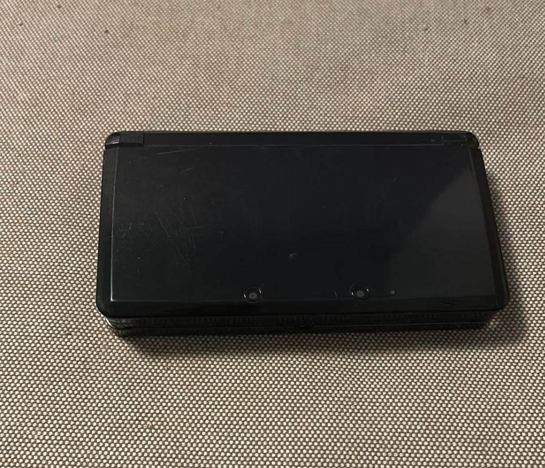 Nintendo Consoles: Nintendo 3DS Konsole schwarz mit Eingabestift gebraucht – D'occasion à Oensingen par ece_8k7q 1