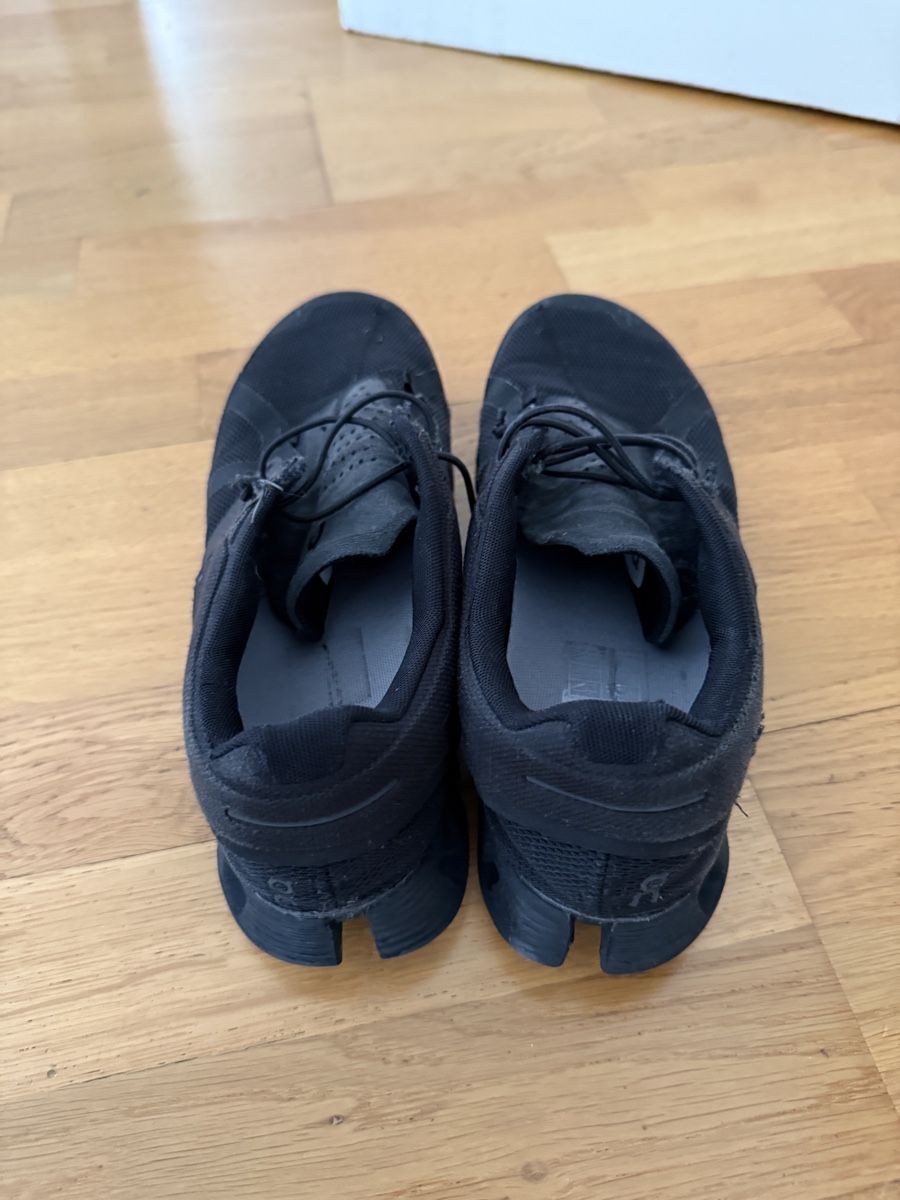 On Scarpe da uomo: On Running Cloud 5 Black EUR 42 used condition – Usato da Zürich venduto da kuengka 1