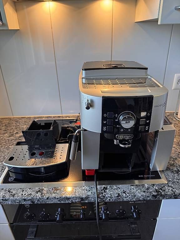 Machines à café & Machines à expresso: De Longhi Magnifica S – D'occasion à Zürich par Groot2000 3
