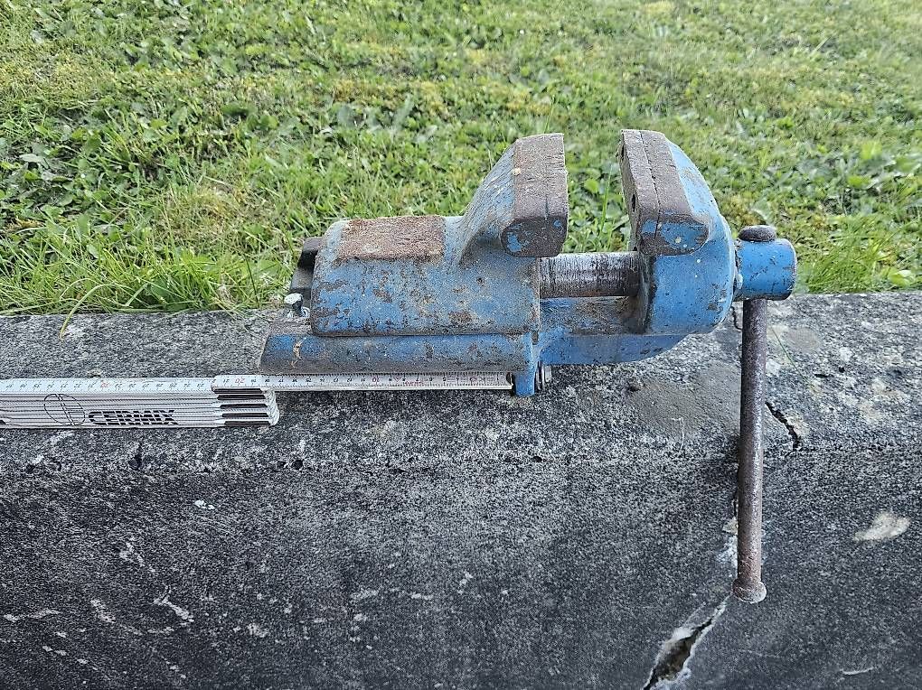 Tutti gli attrezzi: Schraubstock Blau Schwer – Usato da Muhen venduto da Gsell4 2