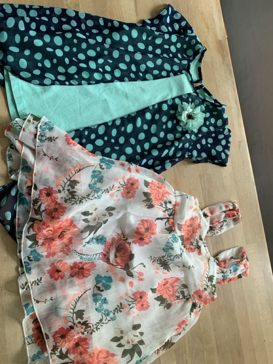 Lotti & Set di vestiti: Titel: 2 Mädchenkleider Gr. 122 🌸 – Usato da wald zh venduto da trebeli
