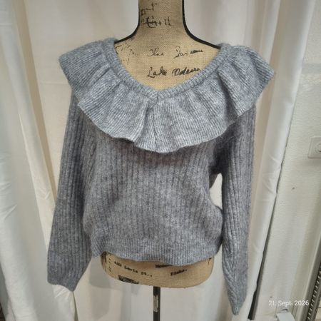 Damen Pullover Edited grau mit Rüschen gebraucht
