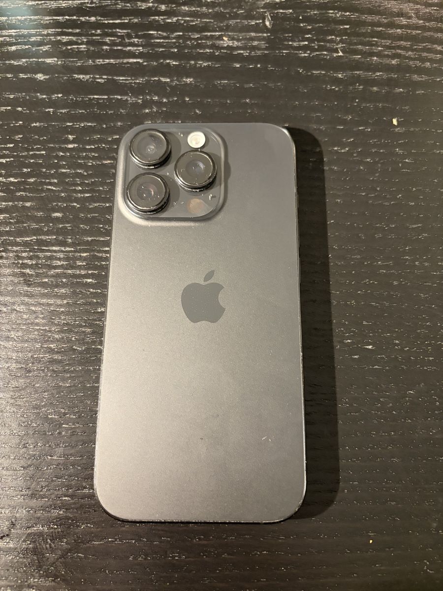 Apple Telefoni cellulari / Smartphones: iPhone 16 Pro 256gb, Vorderglas gebrochen – Usato da Döttingen venduto da er_amg_02 5
