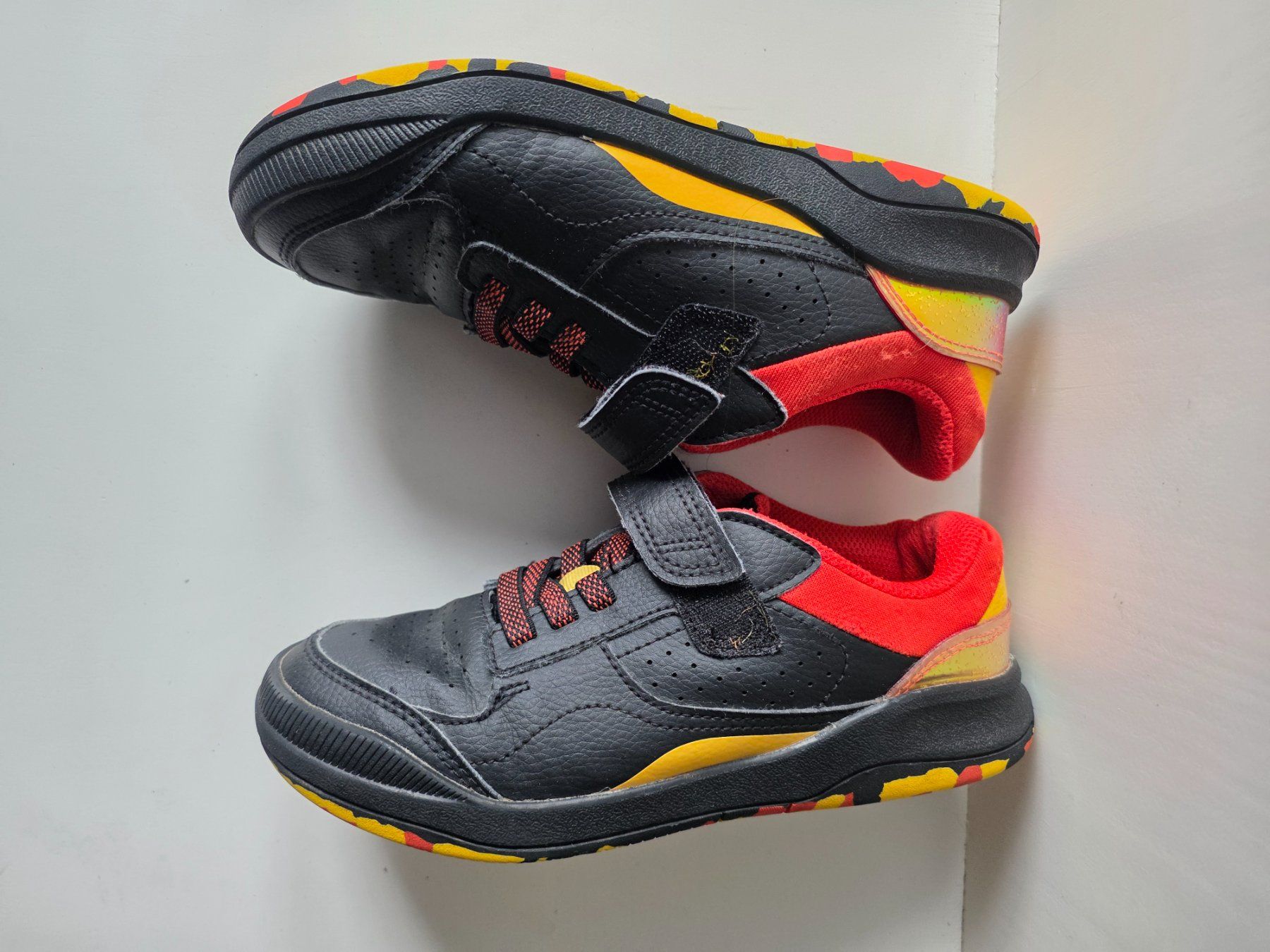 Decathlon Scarpe per ragazzi: Coole orange-schwarze Kinderschuhe, Grösse 34 – Usato da Nidfurn venduto da antonio737 4