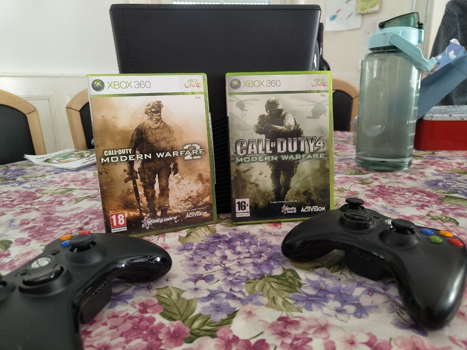 Microsoft Console: Console Xbox 360 S avec 2 manettes et 2 jeux – Usato da Court venduto da Chronoss 6