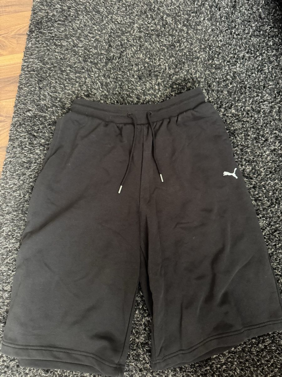 Puma Pantalons: Puma Shorts Schwarz – Neuf (Voir description) à Würenlos par kik_xyw6