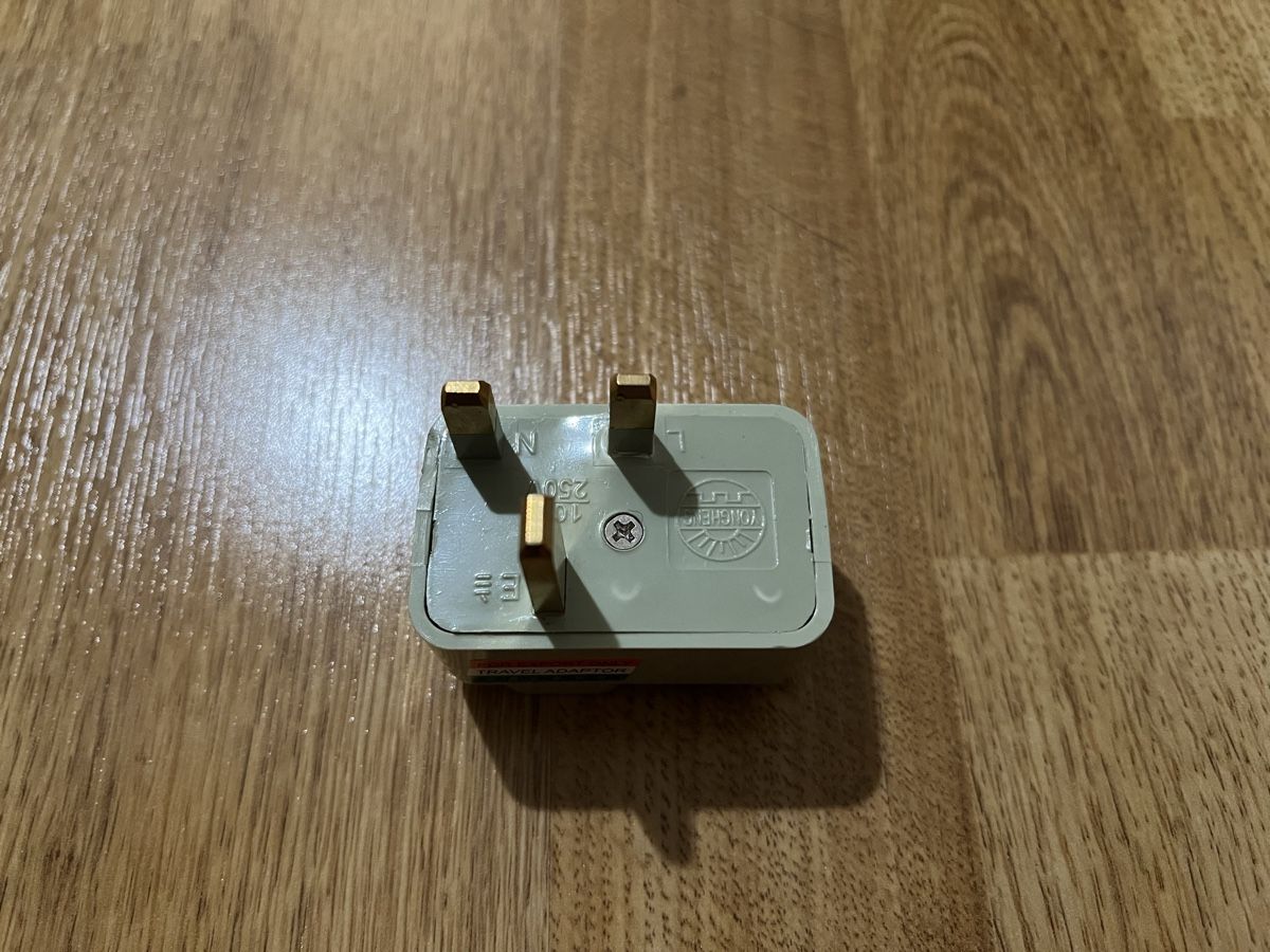 Laufwerke & Adapter: Adapter UK – Neu (gemäss Beschreibung) aus Embrach von selviv 2