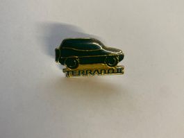 Pin's Nissan Terrano II motif voiture couleur vert doré