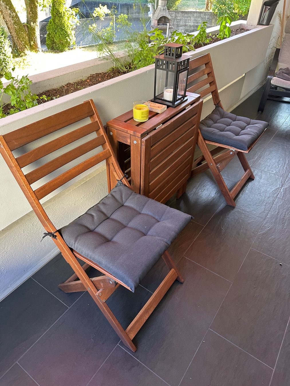Set di tavolo e panche: Beautiful Outdoor Table + 4 chairs (foldable) – Usato da Dübendorf venduto da ket_cd6z 1