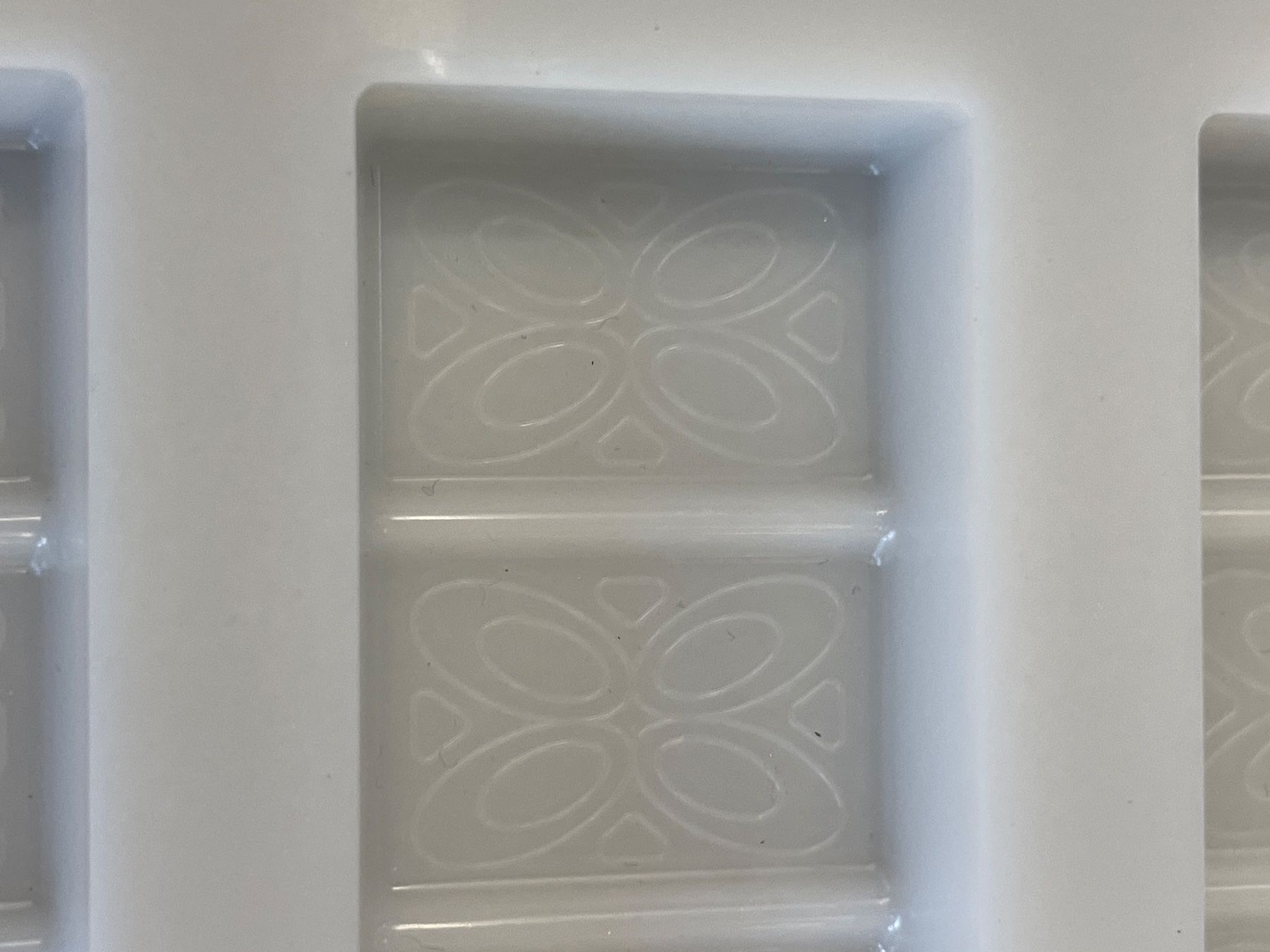 Teglie da forno: 2 Polycarbonat Schoggiform Riegel mit Blumen – Usato da Illnau venduto da flamingo007 1